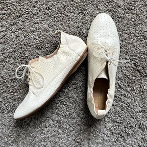 House of Harlow Tilly Cream Flats